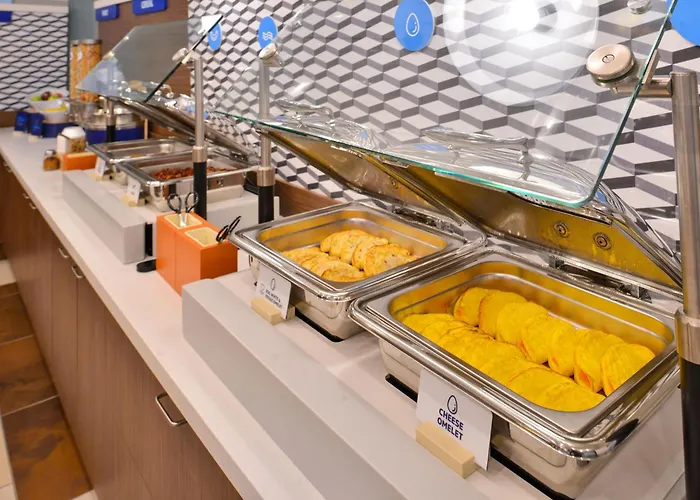 Holiday Inn Express & Suites Aurora - Naperville By Ihg