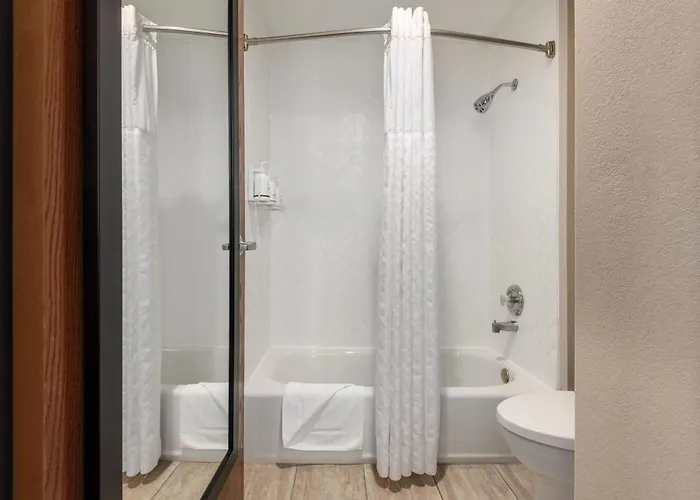 Baymont By Wyndham Rockford